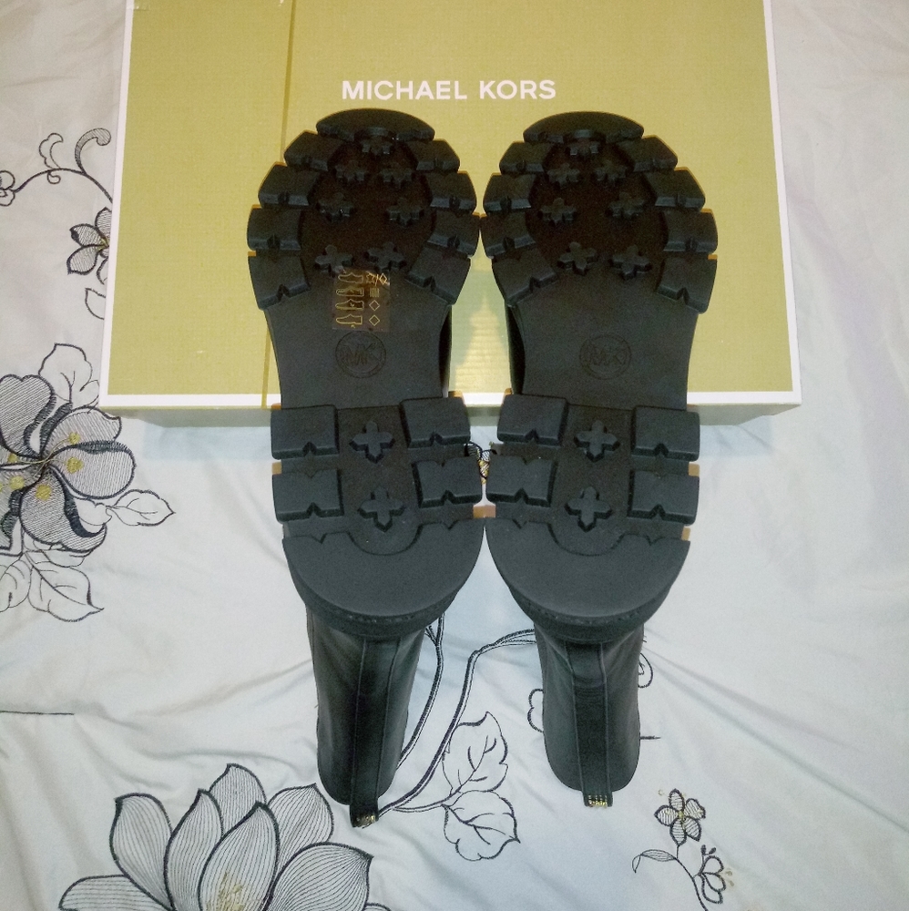 Michael Kors Ridley Chelsea Leather Boots - Picture 5 of 12